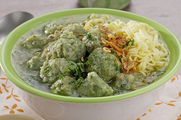 Cuaca Dingin Enaknya Makan Bakso, Coba Resep Bakso Caisim Ini Yuk!
