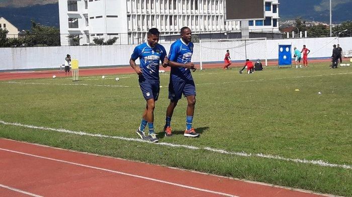 Calon pemain asing Persib Bandung, Wander Luiz dan Joel Vinicius, sudah ikut berlatih di Stadion SPOrT Jabar Arcamanik pada Minggu (12/1/2020) sore.