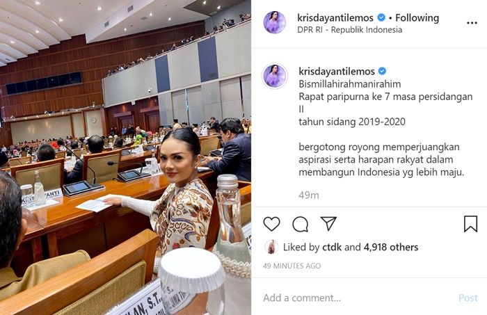 Unggahan Krisdayanti saat rapat paripurna