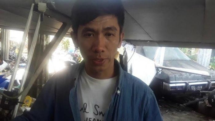 Haerul (33) warga Pinrang, Sulsel yang membuat pesawat sendiri saat ditemui TribunPinrang.com di rumahnya, Kelurahan Pallameang, Kecamatan Matiro Sompe, Kabupaten Pinrang, Rabu (15/1/2020).