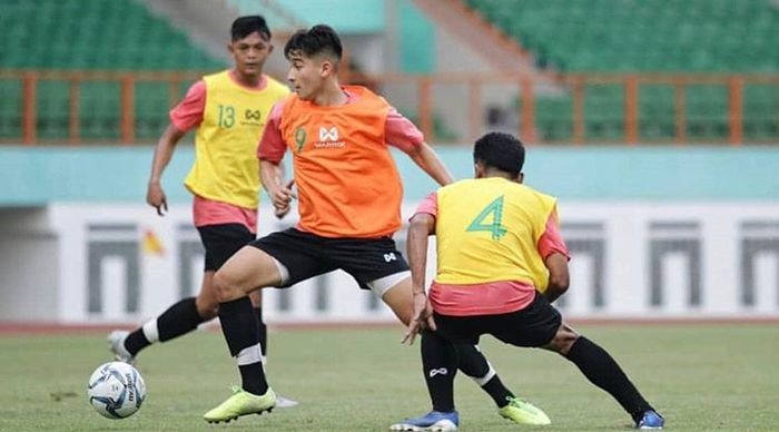 Pemain Lincoln City U-18, Jack Brown, saat mengikuti seleksi timnas U-19 Indonesia di Stadion Wibawa Mukti, Bekasi, Rabu (15/1/2020).