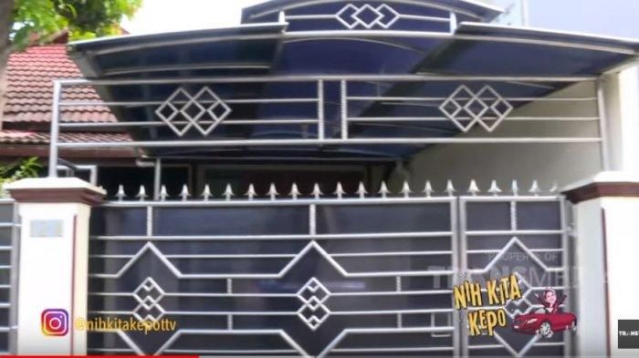Lama Tak Muncul di Layar Televisi, Begini Potret Rumah Mpok Atiek: Emak Sendirian