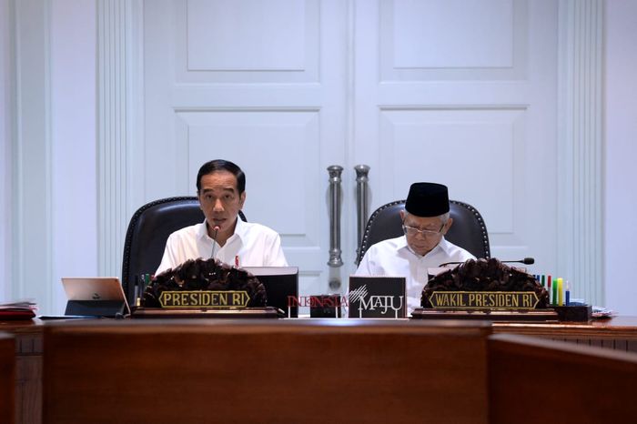Rapat terbatas Presiden dan Wakil Presiden RI Joko Widodo serta Ma'ruf Amin di Kantor Presiden, Jakarta, Jumat (17/1/2020).