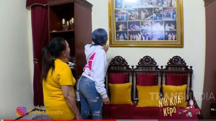 Lama Tak Muncul di Layar Televisi, Begini Potret Rumah Mpok Atiek: Emak Sendirian