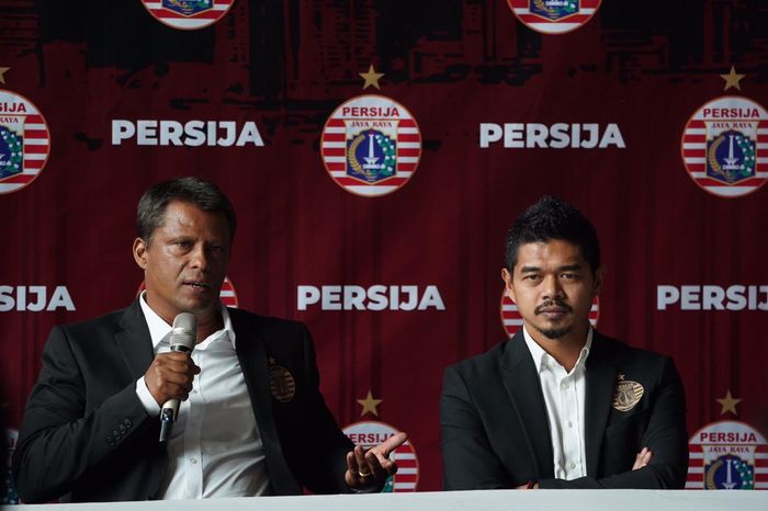 Sergio Farias dan Bambang Pamungkas saat diperkenalkan sebagai pelatih dan manajer baru Persija Jakarta, Jumat (17/1/2020).