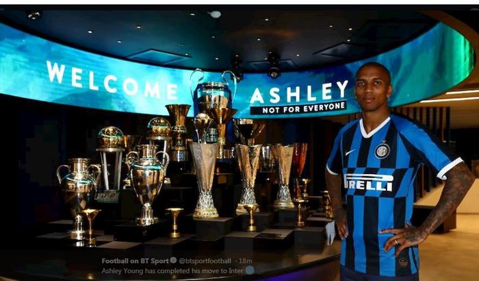 Ashley Young resmi menjadi pemain Inter Milan.
