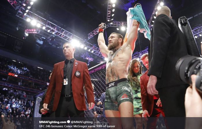 Selebrasi Conor McGregor usai meraih kemenangan atas Donald Cerrone pada UFC 246, Minggu (19/1/2020)