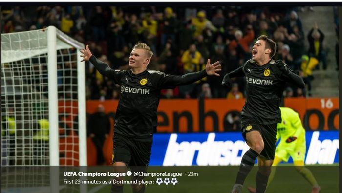 Erling Haaland (kiri) merayakan gol untuk Borussia Dortmund ke gawang Augsburg dalam partai Liga Jerman, 18 Januari 2020.