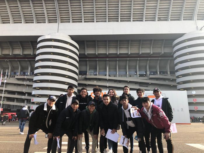 Skuat Garuda Select menyaksikan pertandingan AC Milan Vs Udinese di San Siro.