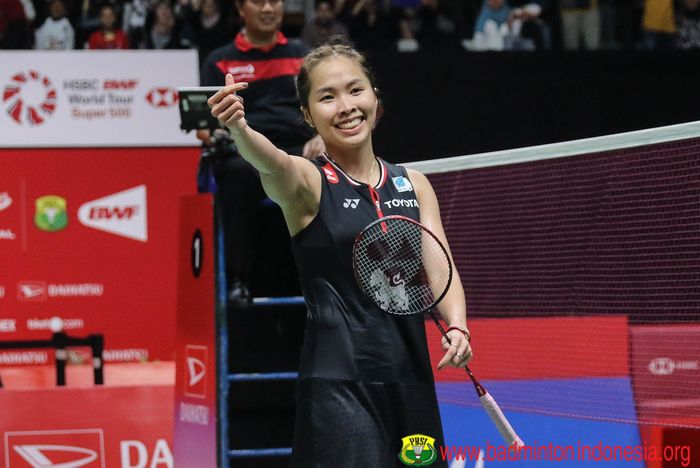 Pebulu tangkis tunggal putri asal Thailand, Ratchanok Intanon, saat memastikan gelar juara Indonesia Masters 2020 usai mengalahkan Carolina Marin (Spanyol) pada babak final yang dihelat di Istora Senayan Jakarta, Minggu (19/1/2020).