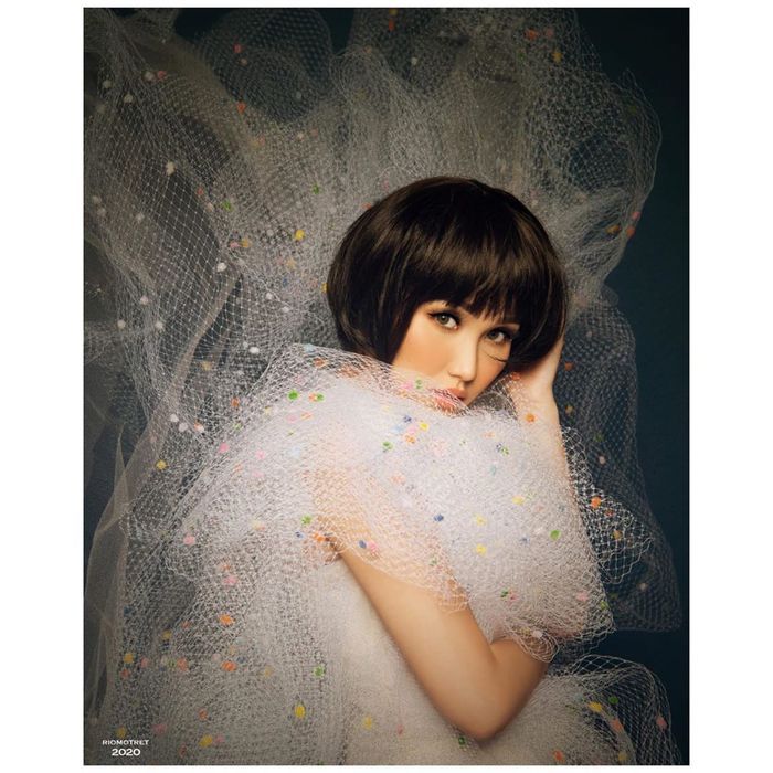 Unggahan Ayu Ting Ting yang mirip Lucinta Luna