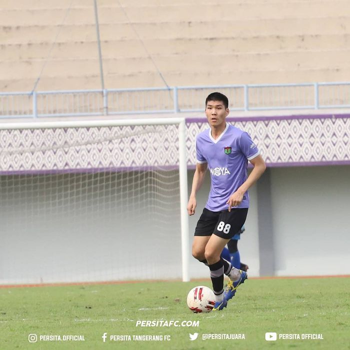 Bek Persita Tangerang, Tamirlan Kozubaev, saat mengikuti latihan tim dalam rangka persiapan menuju Liga 1 2020.