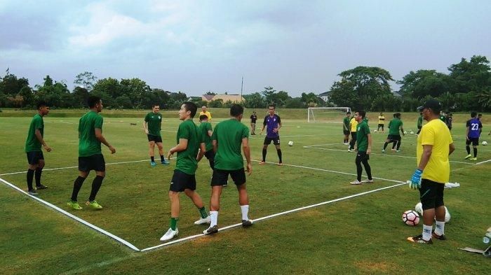 Suasana latihan perdana PSS Sleman di Lapangan Sepakbola Yogyakarta Independent School (YIS), Sleman, pada Selasa (21/1/2020).