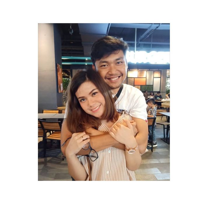 Sinta bersama suami