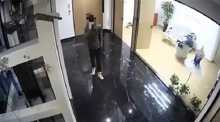 Chen saat melakukan aksinya