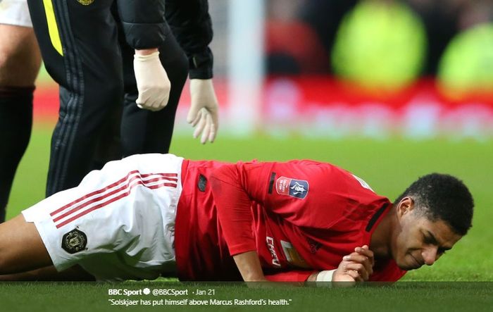 Marcus Rashford menderita cedera punggung kala membela Manchester United melawan Wolves pada babak ketiga Piala FA.
