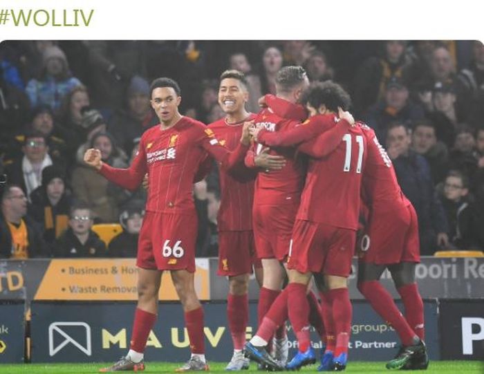 Para pemain Liverpool merayakan gol yang dicetak oleh Jordan Henderson dalam laga Liga Inggris melawan Wolverhampton Wanderers di Stadion Molineux, Kamis (23/1/2020).
