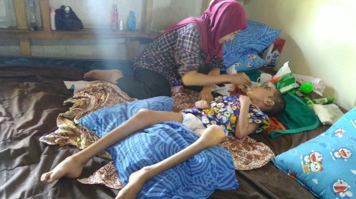 M Rizki Anugrah kini berada dalam pengasuhan ibu angkatnya.