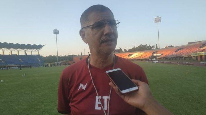 Pelatih Borneo FC Samarinda, Edson Tavares, saat ditemui usai mempimpin latihan anak asuhnya di Stadion Segiri, Samarinda, pada Sabtu (25/1/2020).