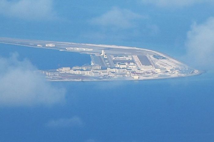 Foto udara daratan buatan China, Karang Subi di Kepulauan Spratly di Laut Cina Selatan. AS menyebut Beijing akan membangun tujuh pangkalan militer di jalur laut yang disengketakan.