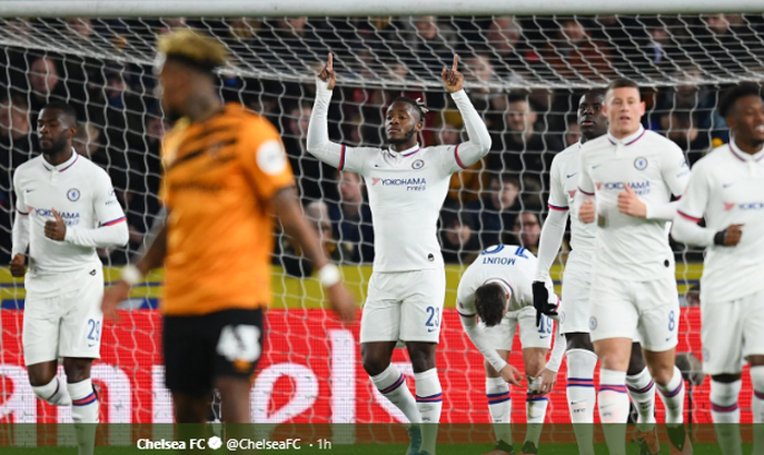 Striker Chelsea, Michy Batshuayi merayakan gol yang ia cetak ke gawang Hull City dalam pertandingan putaran empat Piala FA, Sabtu (25/1/2020).