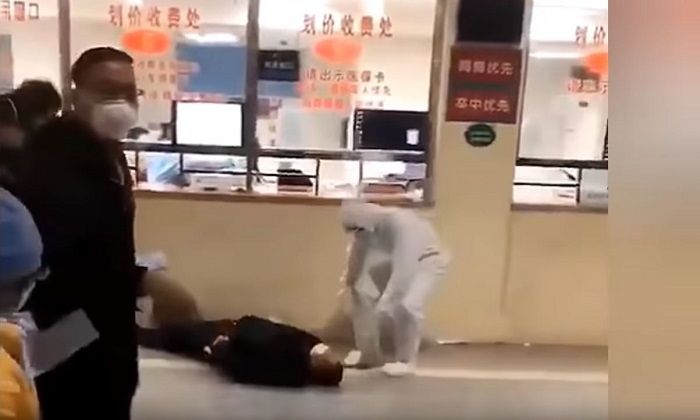 Warga Wuhan berjatuhan, diduga karena mengidap Virus Corona.