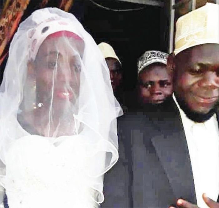 Foto pernikahan Sheikh Mohammed Mutumba (27) dan istrinya, Swabullah Nabukeer.