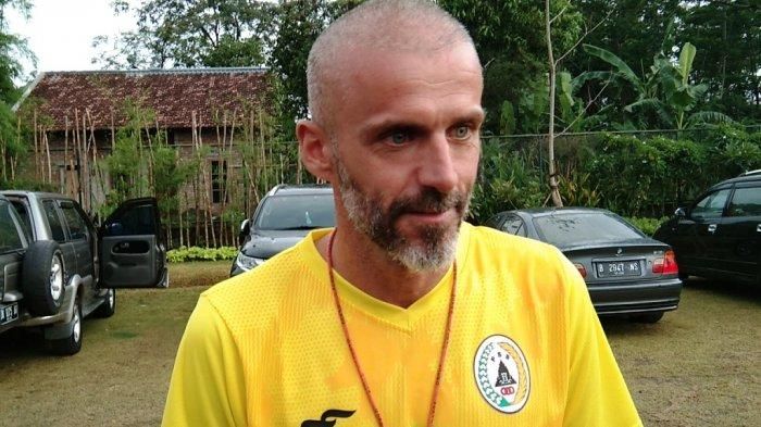 Pelatih baru PSS Sleman, Eduardo Perez.