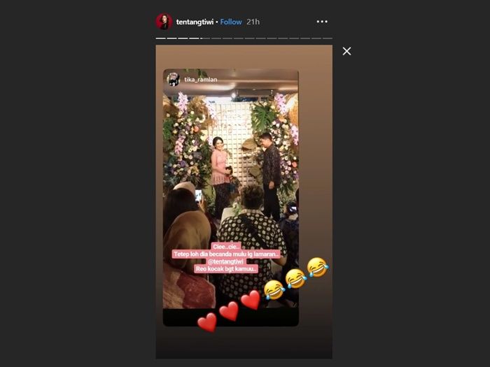 Unggahan Tika Ruslan yang perlihatkan saat kekasih Tiwi minta izin ke anak untuk melamar ibundanya.