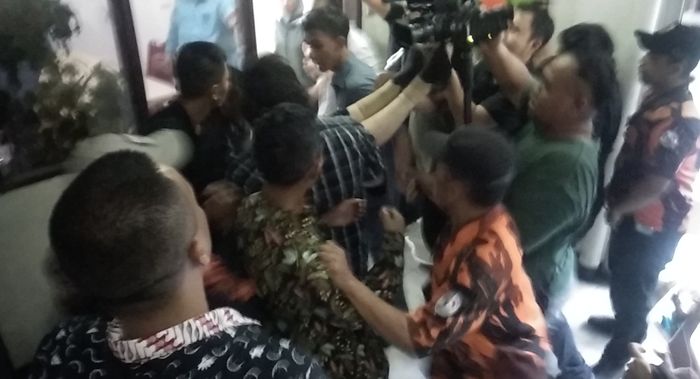 Fairuz A rafiq jatuh pingsan uasi persidangan