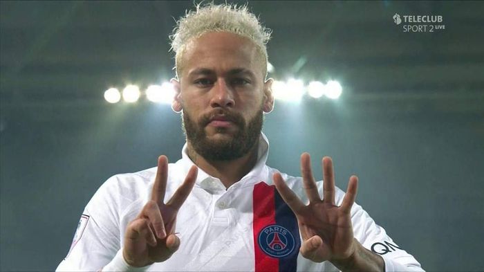 Striker Paris Saint-Germain, Neymar, mendedikasikan golnya untuk Kobe Bryant yang wafat karena kecelakaan helikopter pada Ahad (26/1/2020) di Carbasas, Amerika Serikat .
