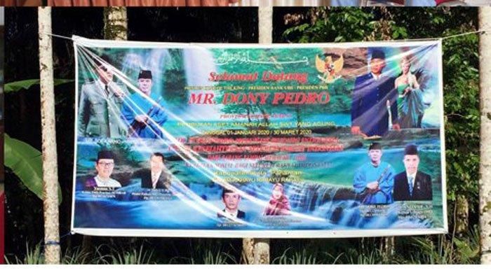Spanduk Indonesia Mercusuar Dunia (IMD) di Kota Pariaman.