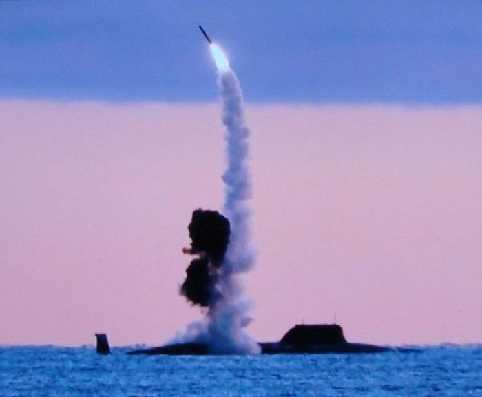 Kapal selam Rusia Severodvinsk saat luncurkan misil Kalibr