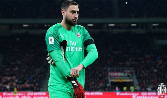 Gianluigi Donnarumma membuat satu penyelamatan yang membantu AC Milan terhindar dari kekalahan di leg kedua babak 32 besar Liga Europa.