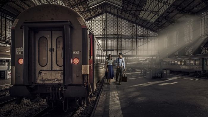 Ilustrasi turun dari kereta api