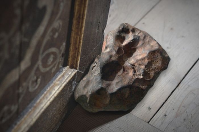 Ilustrasi ganjal pintu