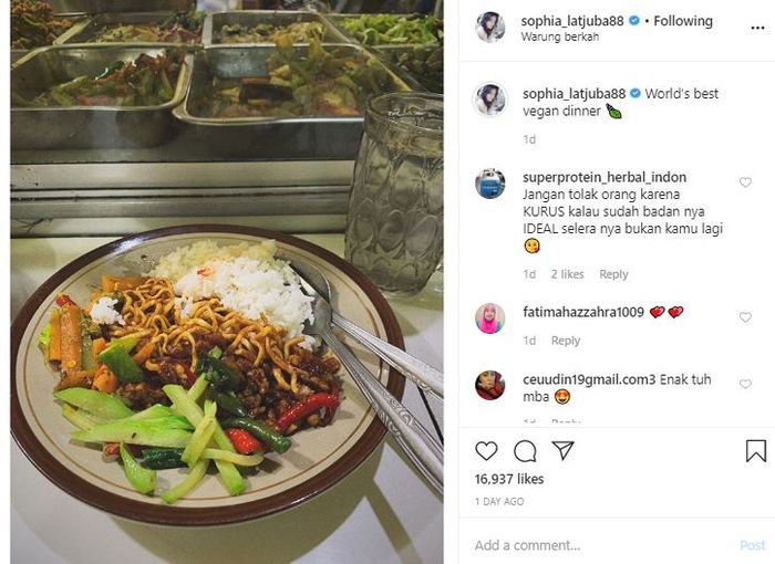 Sophia Latjuba makan di warteg