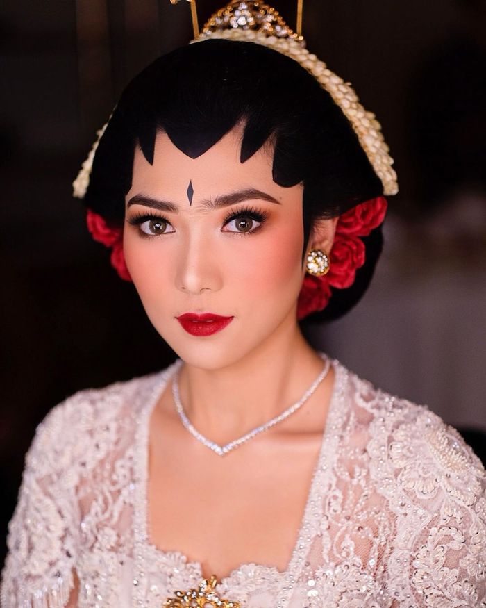 Riasan pernikahan Isyana Sarasvati