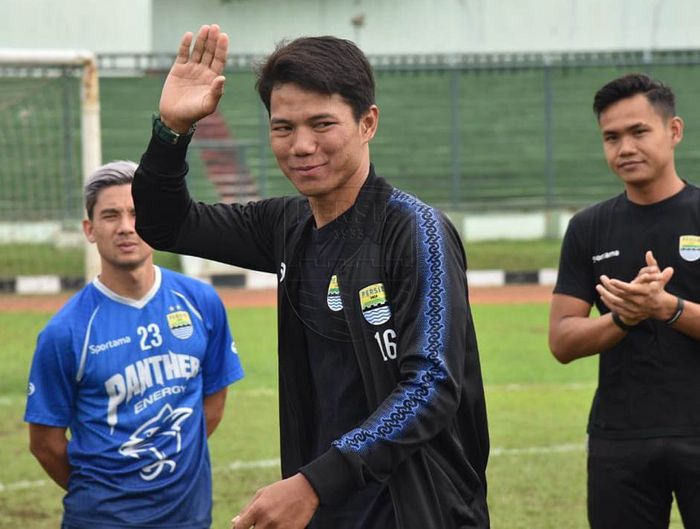 Achmad Jufriyanto alias Jupe resmi berpamitan dengan pemain dan ofisial Persib Bandung di Stadion Siliwangi, Bandung, Minggu (2/2/2020).