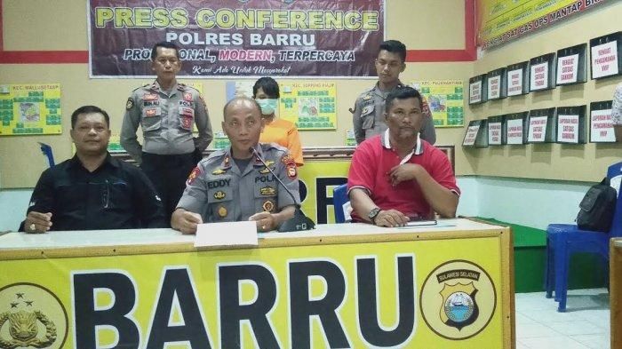 ICS kala ditahan di Polres Barru.