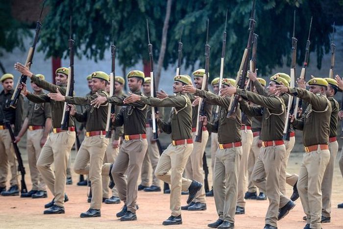 Polisi di Uttar Pradesh, India utara, mengatakan mereka telah menemukan senjata dari rumah tersangka