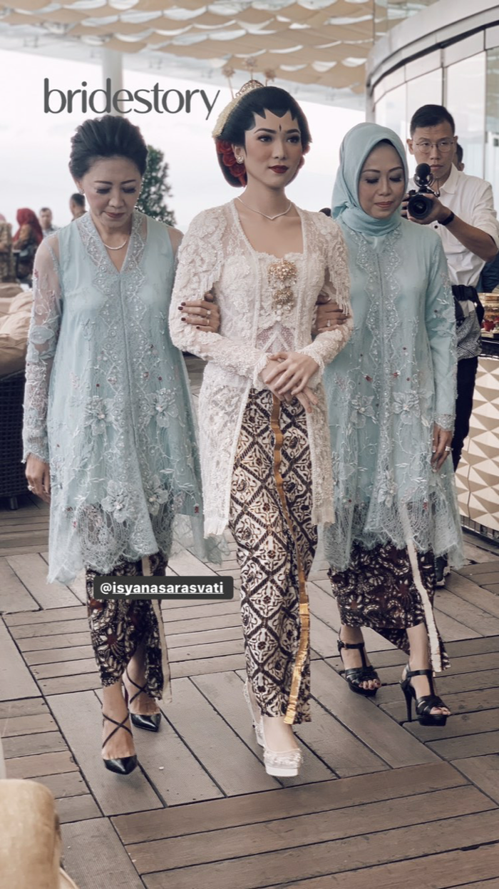 Momen pernikahan Isyana Sarasvati dan Rayhan Maditra
