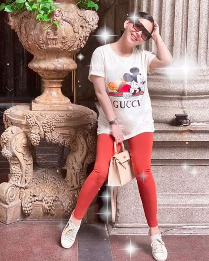Syahrini kerap tampil modis dengan berbagai fashion item harga fantastis