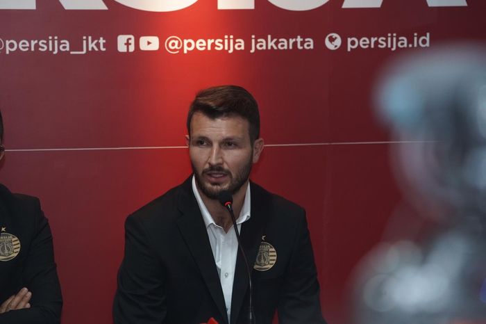 Bek asal Italia, Marco Motta, diperkenalkan sebagai pemain baru Persija, Senin (3/2/2020).