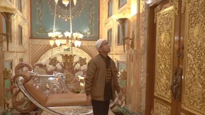 Viral rumah mewah di Palu berlapis emas
