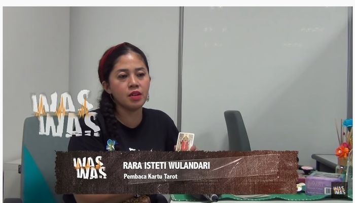 Ahli Tarot Rara Istiati Wulansari ramal rumah tangga Syahrini dan Reino Barack.