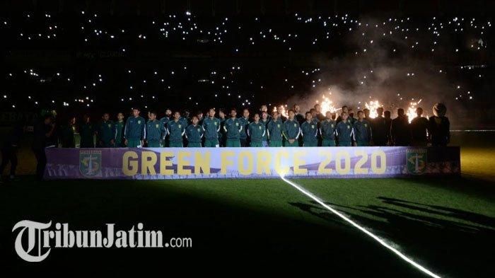 Persebaya Surabaya memperkenalkan seluruh pemainnya dalam laga persahabatan kontra Sabah FA di Stadion Gelora Bung Tomo, Surabaya, Sabtu (8/2/2020).