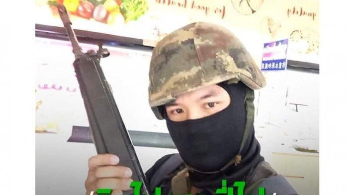 Sempat selfie dulu di tengah pembantaian Warga Thailand.