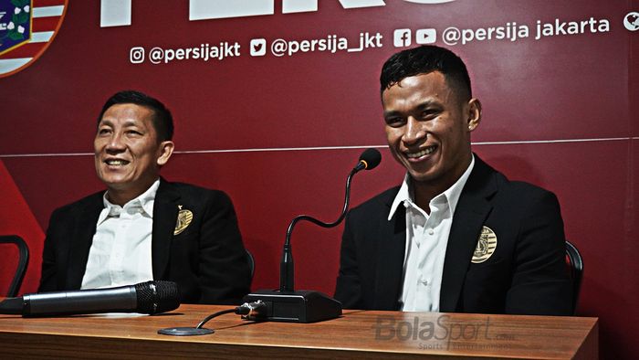 Direktur Olahraga Persija Jakarta, Ferry Paulus, memberikan keterangan saat konferensi pers perkenalan Osvaldo Haay pada Senin (10/2/2020).