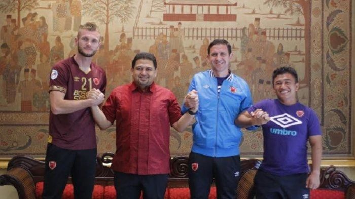 PSM Makassar memperkenalkan Nenad Bacina dan Serif Hasic di Hotel Sultan, Jakarta, Senin (10/2/2020)